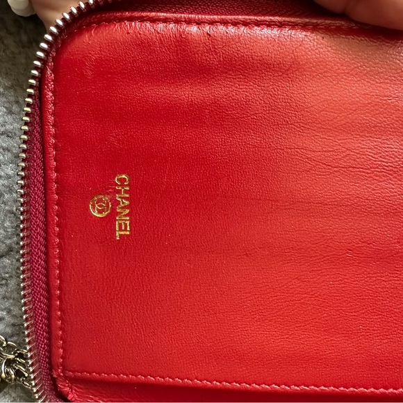 Good condition Chanel Camellia Wallet Red Patent Leather - Picture 7 of 7